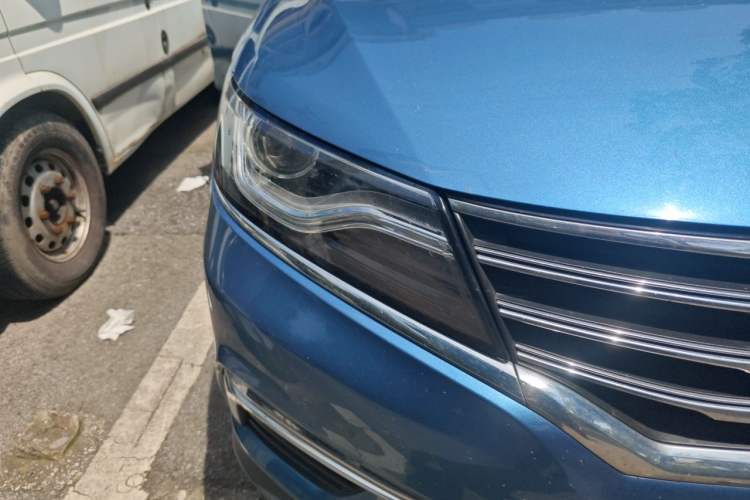 Used Roewe RX5 2016 20T Two-Wheel Drive Automatic Flagship Edition Right Front Headlight