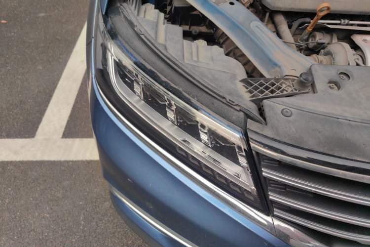 Used Roewe RX5 2016 30T Four-Wheel Drive Automatic Internet Smart Luxury Edition Right Front Headlight