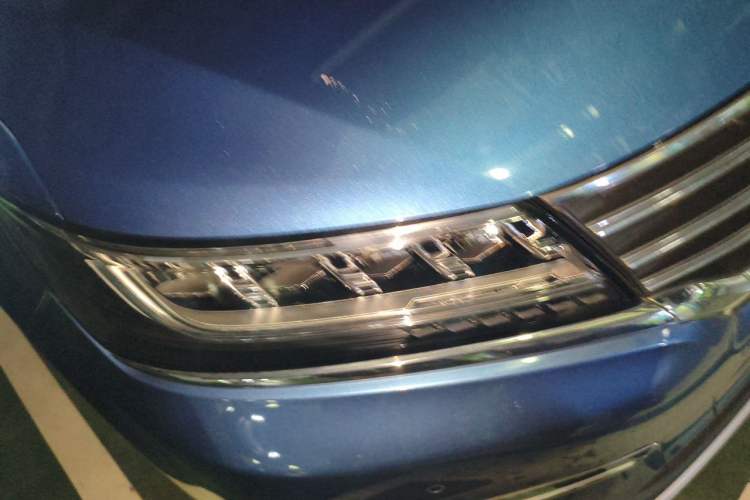 Used Roewe RX5 2016 30T Four-Wheel Drive Automatic Internet Smart Luxury Edition Right Front Headlight