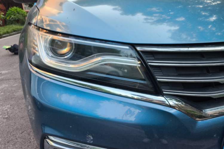 Used Roewe RX5 2016 20T Two-Wheel Drive Automatic Internet Smart Edition Right Front Headlight