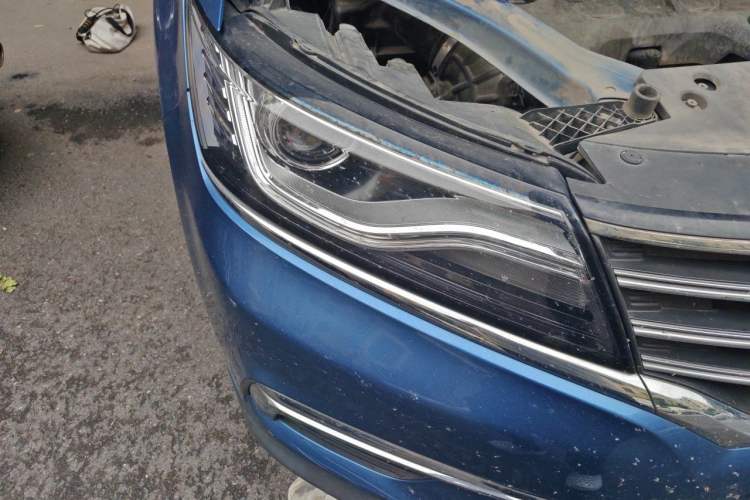 Used Roewe RX5 2016 20T Two-Wheel Drive Automatic Flagship Edition Right Front Headlight