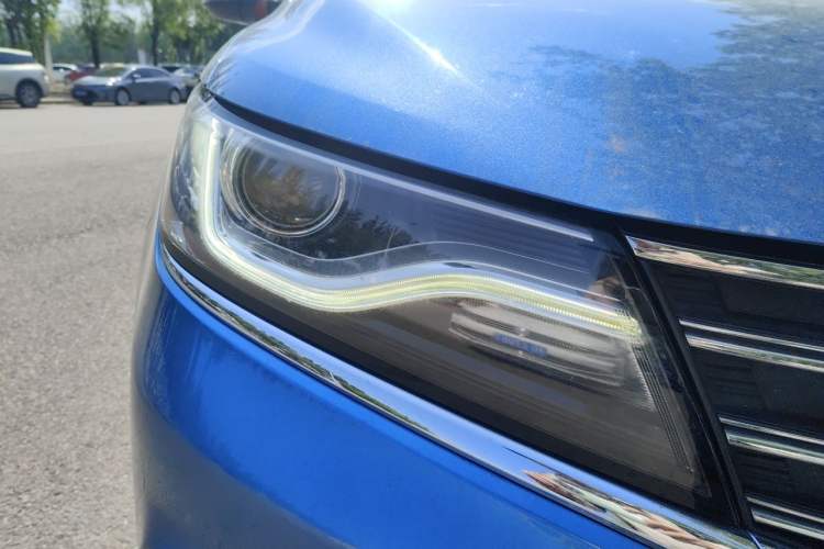 Used Roewe RX5 2016 20T Two-Wheel Drive Automatic Internet Smart Edition Right Front Headlight
