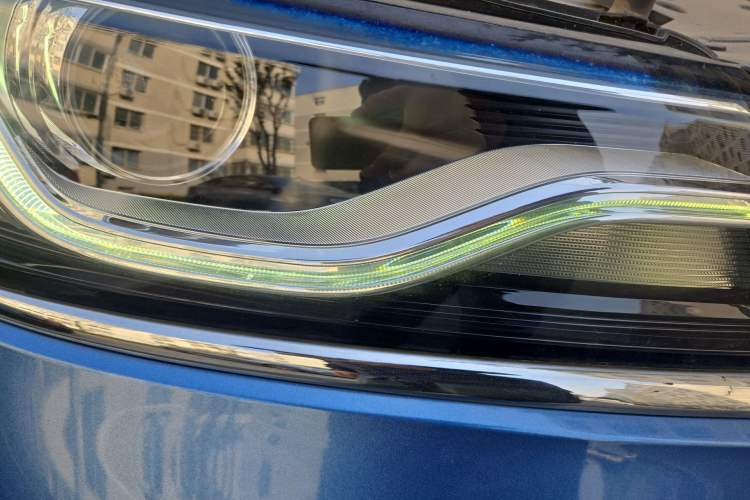 Used Roewe RX5 2016 20T Two-Wheel Drive Automatic Internet Smart Edition Right Front Headlight