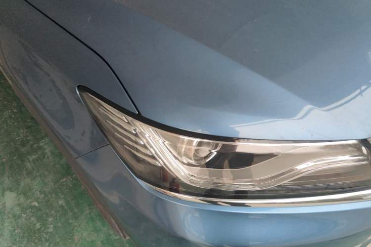 Used Roewe RX5 2016 20T Two-Wheel Drive Automatic Internet Smart Edition Right Front Headlight