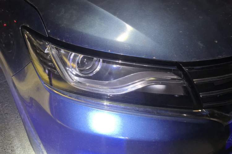 Used Roewe RX5 2016 20T Two-Wheel Drive Automatic Internet Smart Edition Right Front Headlight