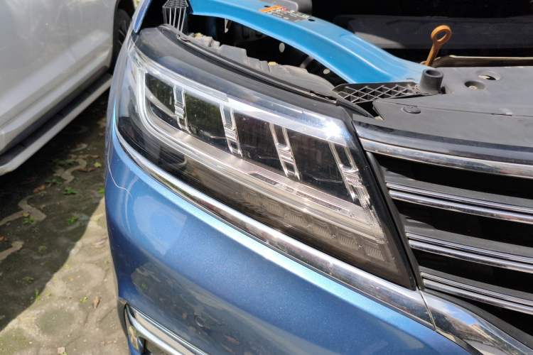 Used Roewe RX5 2016 30T Four-Wheel Drive Automatic Internet Smart Luxury Edition Right Front Headlight