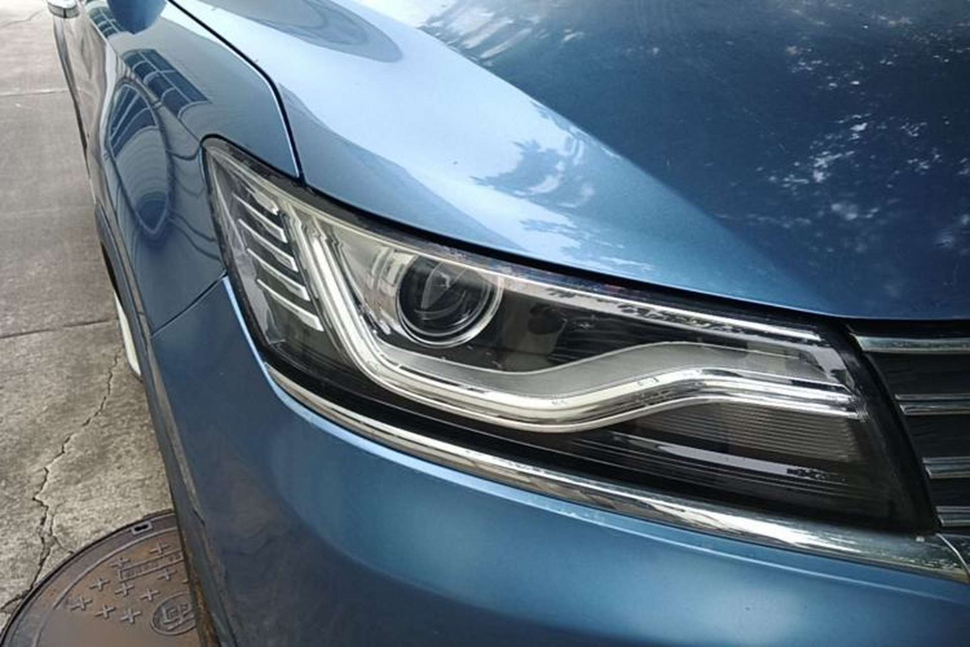 Used Roewe RX5 2016 20T Two-Wheel Drive Automatic Internet Smart Edition Right Front Headlight