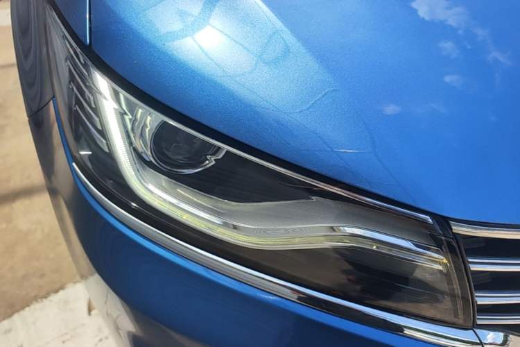 Used Roewe RX5 2016 20T Two-Wheel Drive Automatic Internet Smart Edition Right Front Headlight