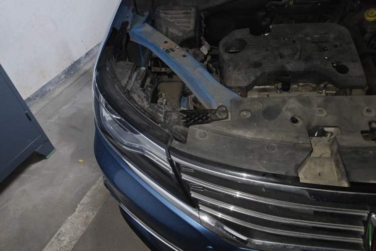 Used Roewe RX5 2016 20T Two-Wheel Drive Automatic Internet Smart Edition Right Front Headlight