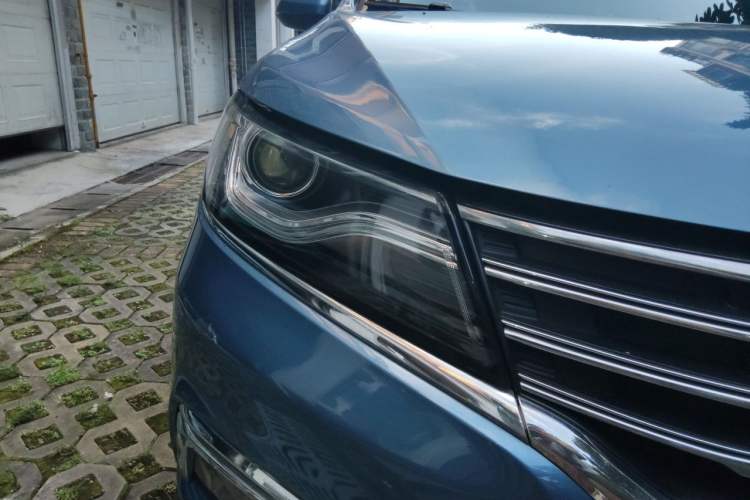 Used Roewe RX5 2016 20T Two-Wheel Drive Automatic Internet Smart Edition Right Front Headlight
