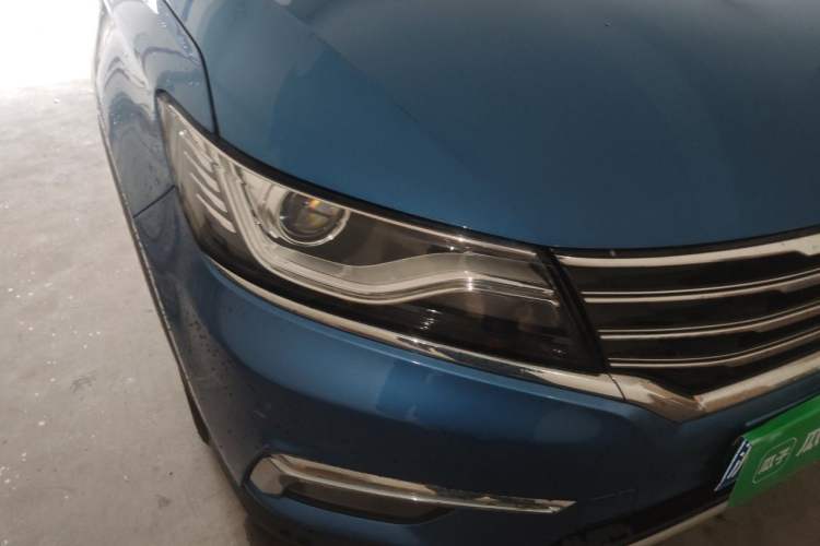 Used Roewe RX5 2016 20T Two-Wheel Drive Automatic Internet Smart Edition Right Front Headlight