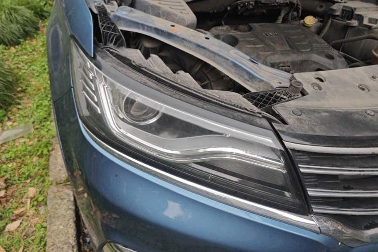 Used Roewe RX5 2016 20T Two-Wheel Drive Manual Flagship Edition Right Front Headlight