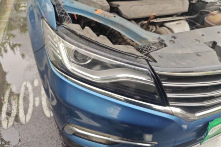 Used Roewe RX5 2016 30T Two-Wheel Drive Automatic Internet Smart Edition Right Front Headlight