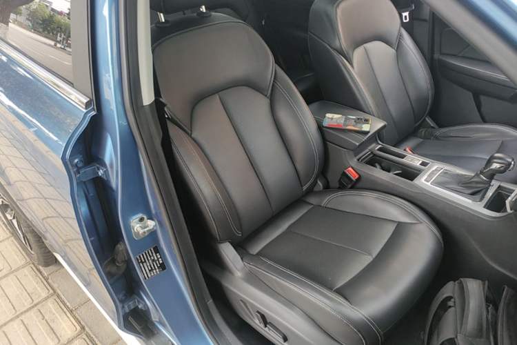 Used Roewe RX5 2016 20T Two-Wheel Drive Automatic Internet Smart Edition Right Front Seat