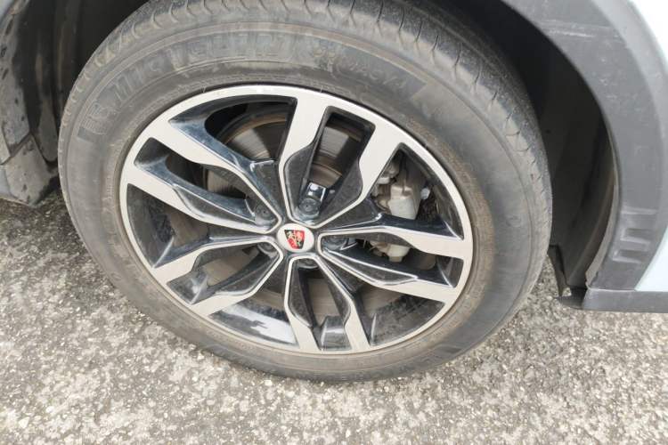 Used Roewe RX5 2016 20T Two-Wheel Drive Automatic Internet Smart Edition Right Front Wheel Hub