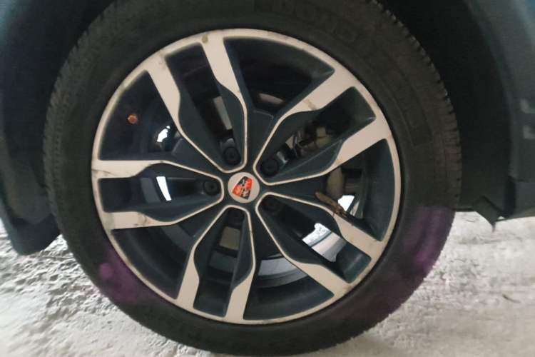 Used Roewe RX5 2016 20T Two-Wheel Drive Automatic Internet Smart Edition Right Front Wheel Hub