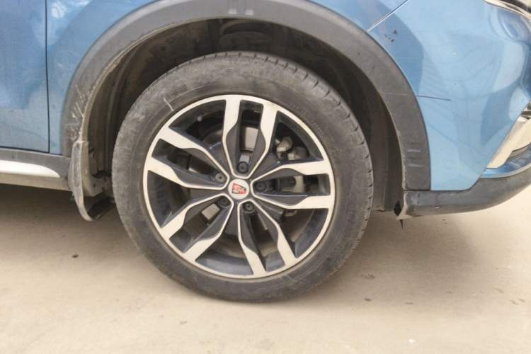 Used Roewe RX5 2016 20T Two-Wheel Drive Automatic Internet Smart Edition Right Front Wheel Hub