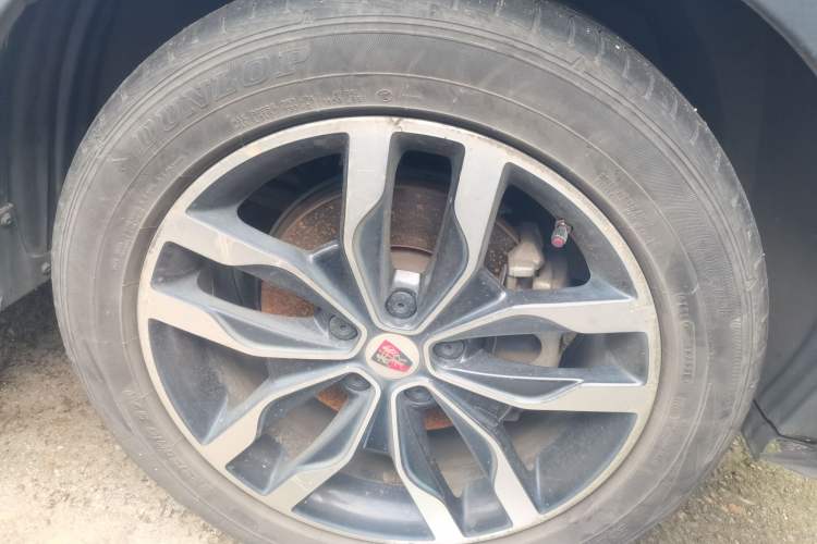 Used Roewe RX5 2016 20T Two-Wheel Drive Automatic Internet Smart Edition Right Front Wheel Hub