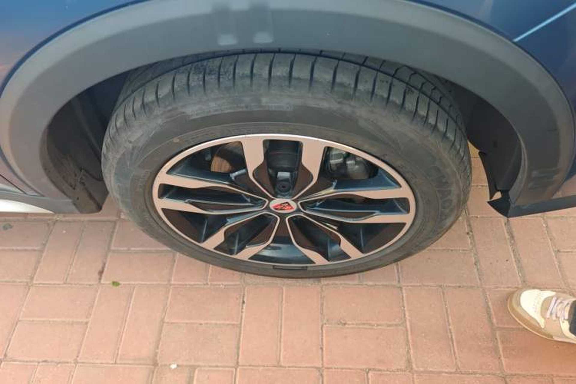 Used Roewe RX5 2016 20T Two-Wheel Drive Automatic Internet Smart Edition Right Front Wheel Hub