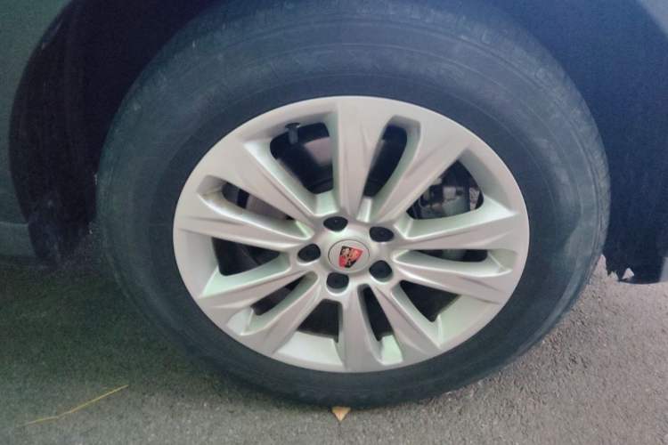 Used Roewe RX5 2016 20T Two-Wheel Drive Automatic Flagship Edition Right Front Wheel Hub