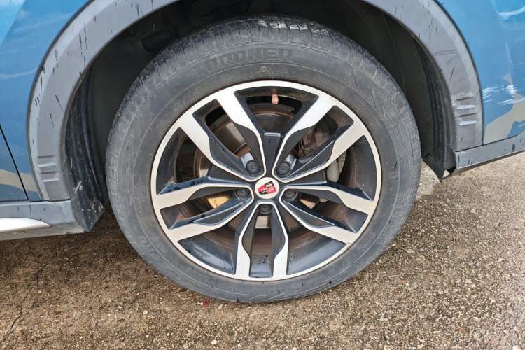 Used Roewe RX5 2016 20T Two-Wheel Drive Automatic Internet Smart Edition Right Front Wheel Hub