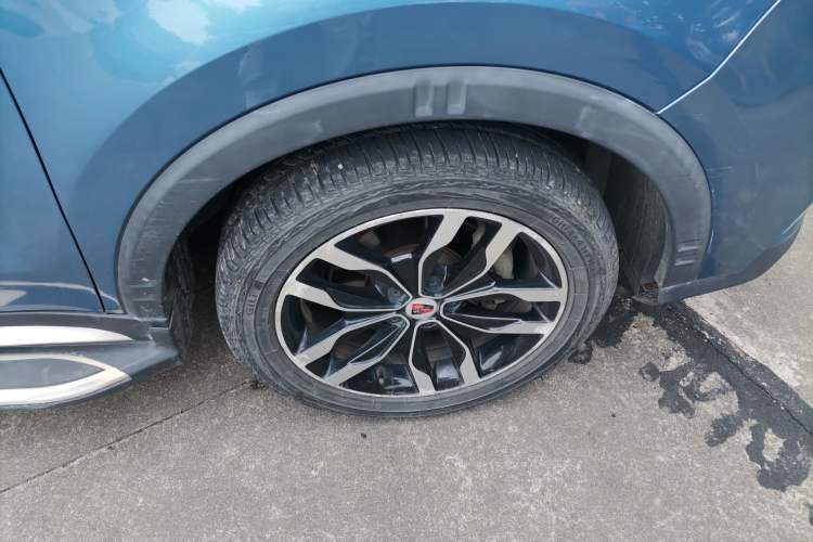 Used Roewe RX5 2016 20T Two-Wheel Drive Automatic Internet Smart Edition Right Front Wheel Hub