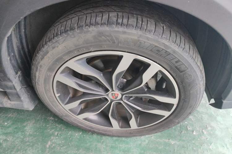 Used Roewe RX5 2016 20T Two-Wheel Drive Automatic Internet Smart Edition Right Front Wheel Hub