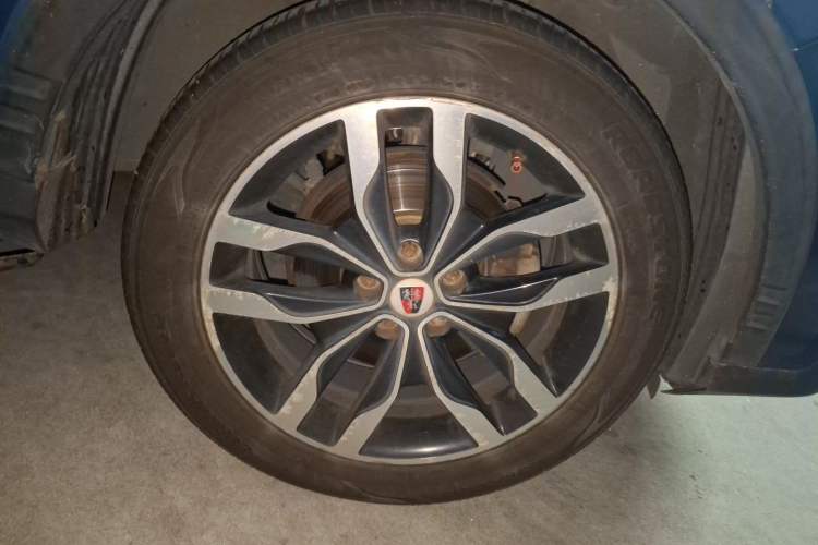 Used Roewe RX5 2016 20T Two-Wheel Drive Automatic Internet Smart Edition Right Front Wheel Hub