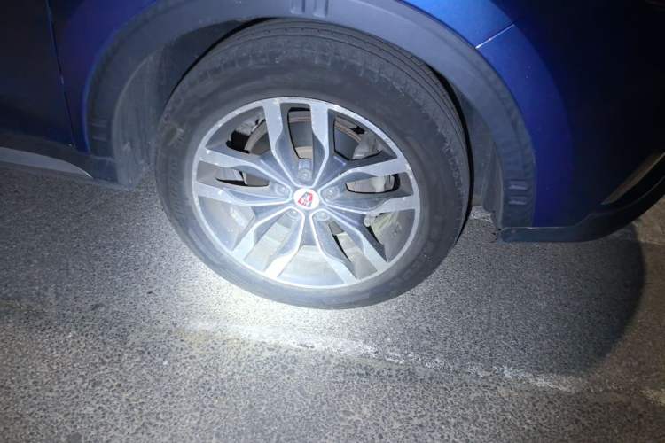 Used Roewe RX5 2016 20T Two-Wheel Drive Automatic Internet Smart Edition Right Front Wheel Hub