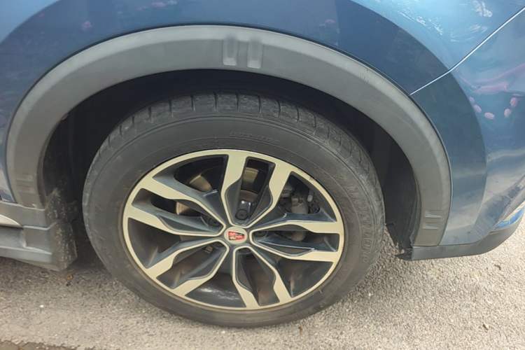 Used Roewe RX5 2016 20T Two-Wheel Drive Automatic Internet Smart Edition Right Front Wheel Hub