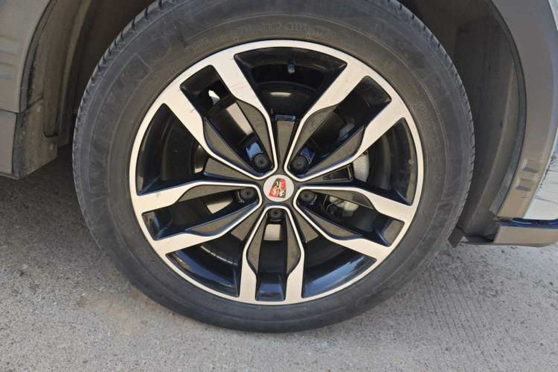 Used Roewe RX5 2016 20T Two-Wheel Drive Automatic Internet Smart Edition Right Front Wheel Hub