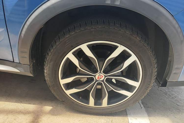 Used Roewe RX5 2016 20T Two-Wheel Drive Automatic Internet Smart Edition Right Front Wheel Hub