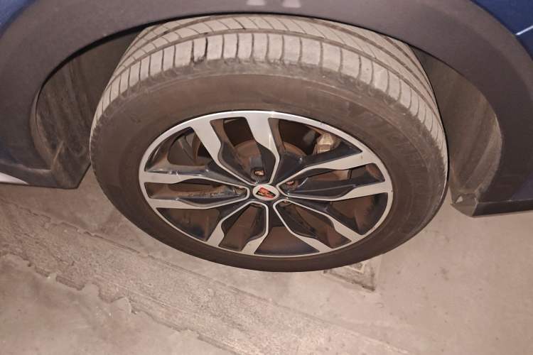Used Roewe RX5 2016 20T Two-Wheel Drive Automatic Internet Smart Edition Right Front Wheel Hub