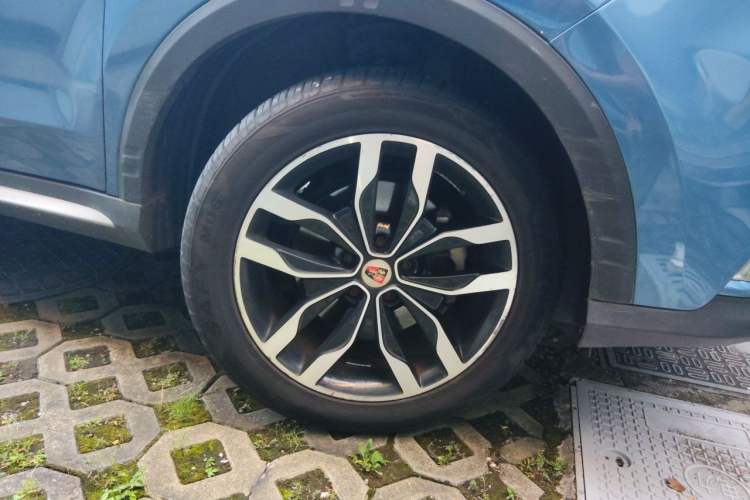 Used Roewe RX5 2016 20T Two-Wheel Drive Automatic Internet Smart Edition Right Front Wheel Hub