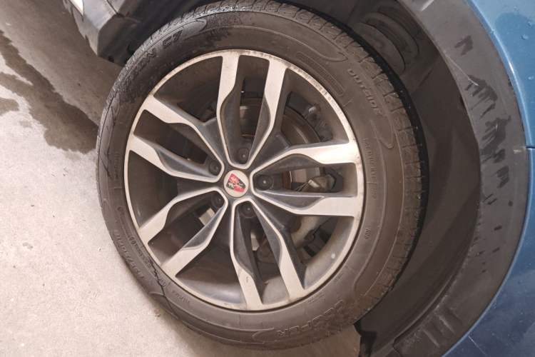 Used Roewe RX5 2016 20T Two-Wheel Drive Automatic Internet Smart Edition Right Front Wheel Hub