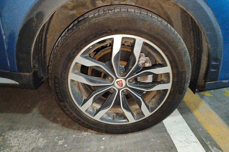 Used Roewe RX5 2016 20T Two-Wheel Drive Automatic Internet Smart Edition Right Front Wheel Hub