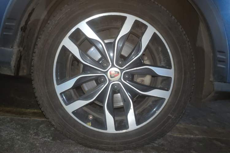 Used Roewe RX5 2016 30T Four-Wheel Drive Automatic Internet Smart Luxury Edition Right Front Wheel Hub