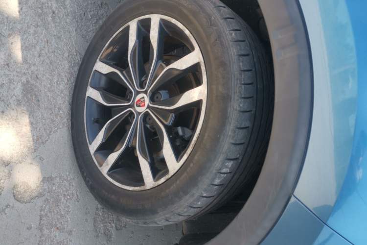 Used Roewe RX5 2016 20T Two-Wheel Drive Automatic Internet Smart Edition Right Front Wheel Hub