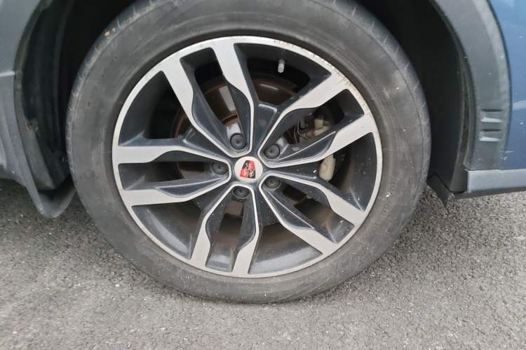 Used Roewe RX5 2016 30T Four-Wheel Drive Automatic Internet Smart Luxury Edition Right Front Wheel Hub