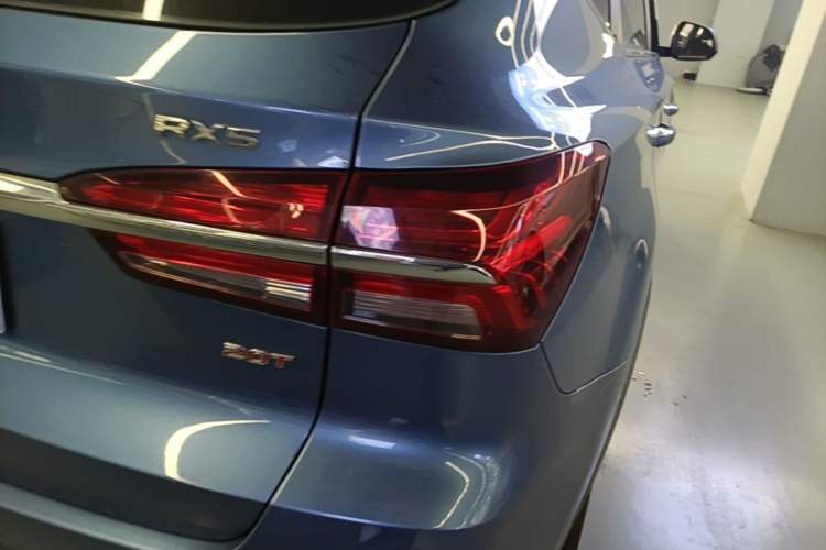 Used Roewe RX5 2016 20T Two-Wheel Drive Automatic Internet Smart Edition Right Rear Taillight