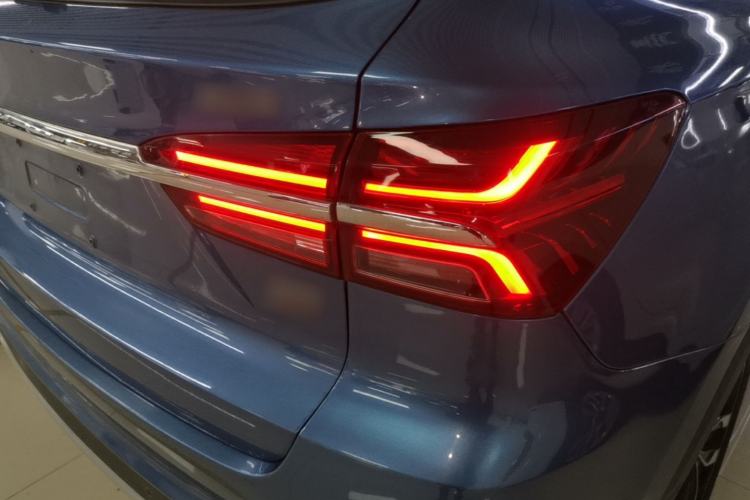 Used Roewe RX5 2016 30T Four-Wheel Drive Automatic Internet Smart Luxury Edition Right Rear Taillight