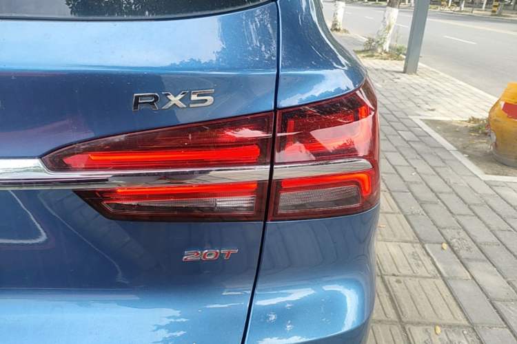 Used Roewe RX5 2016 20T Two-Wheel Drive Automatic Internet Smart Edition Right Rear Taillight