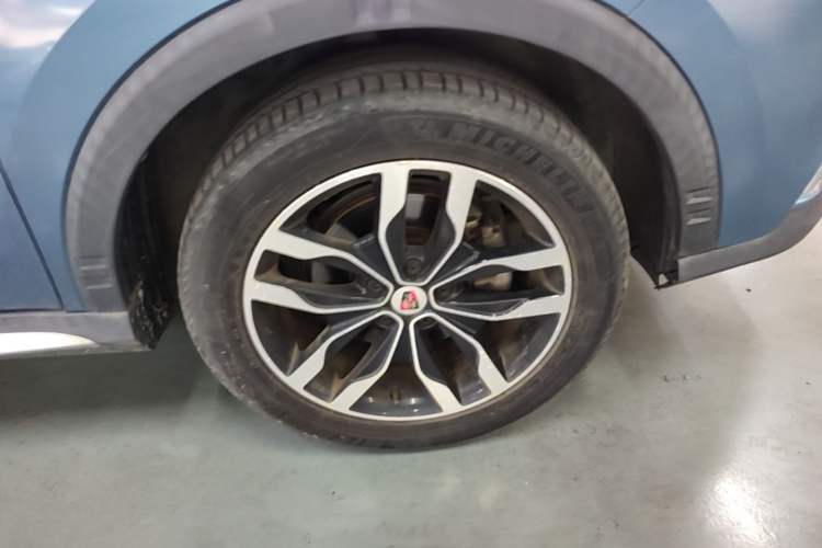 Used Roewe RX5 2016 20T Two-Wheel Drive Automatic Internet Smart Edition Right Rear Wheel Hub