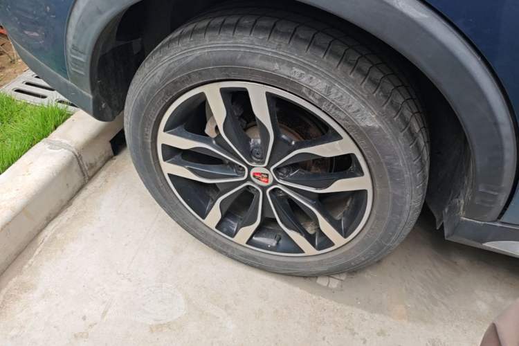 Used Roewe RX5 2016 20T Two-Wheel Drive Automatic Internet Smart Edition Right Rear Wheel Hub
