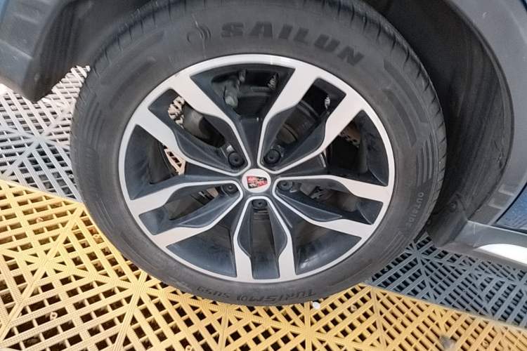 Used Roewe RX5 2016 20T Two-Wheel Drive Automatic Internet Smart Edition Right Rear Wheel Hub