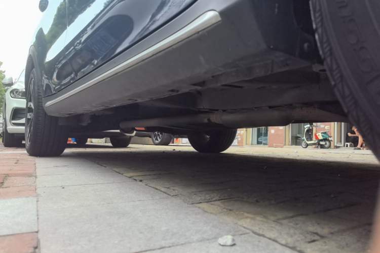 Used Roewe RX5 2016 20T Two-Wheel Drive Automatic Internet Smart Edition Right Side Sill