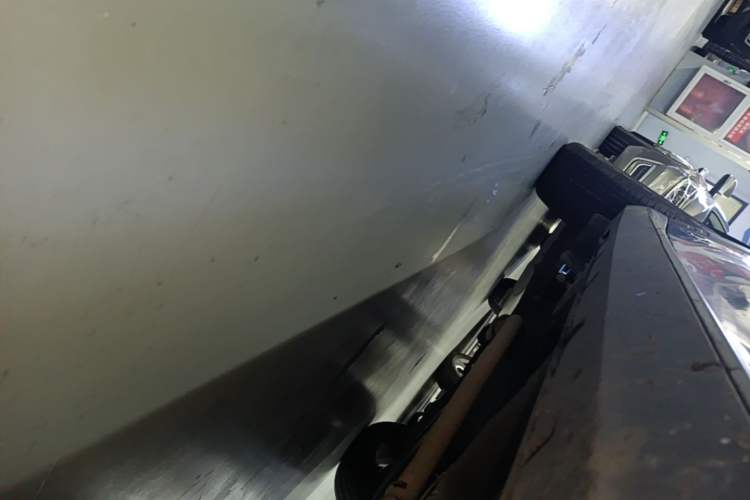 Used Roewe RX5 2016 20T Two-Wheel Drive Automatic Internet Smart Edition Right Side Sill