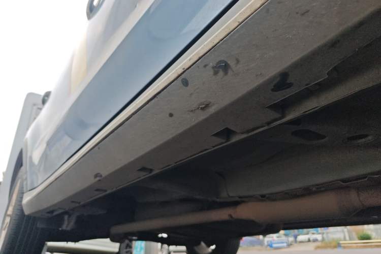 Used Roewe RX5 2016 20T Two-Wheel Drive Automatic Flagship Edition Right Side Sill