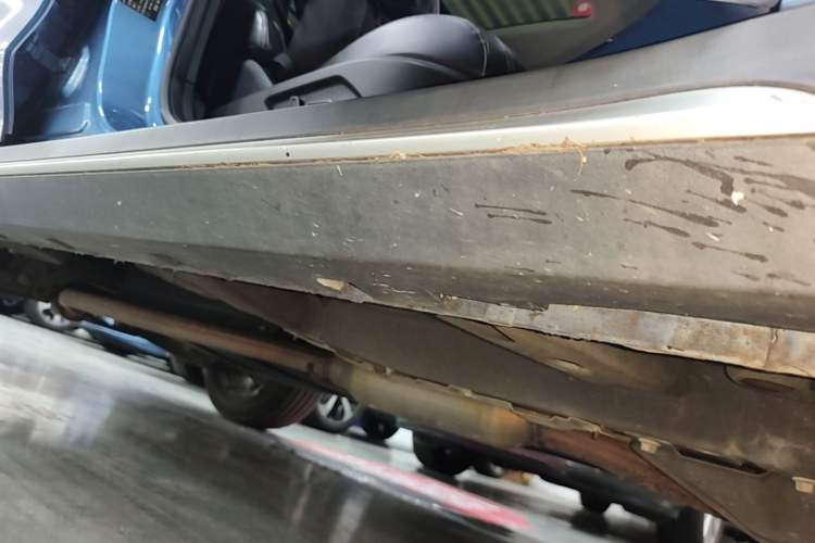 Used Roewe RX5 2016 20T Two-Wheel Drive Automatic Internet Smart Edition Right Side Sill