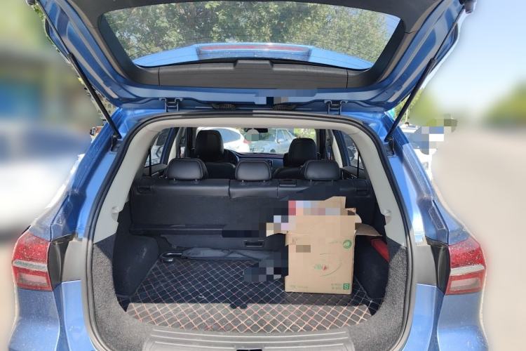 Used Roewe RX5 2016 20T Two-Wheel Drive Automatic Internet Smart Edition Trunk